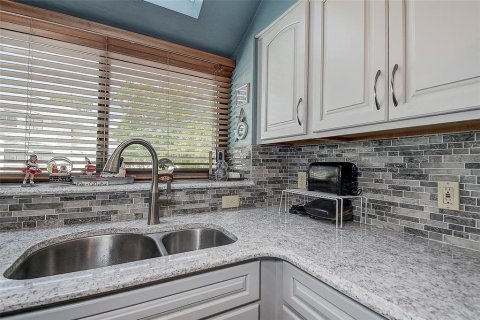 Townhouse in Tarpon Springs, Florida 2 bedrooms, 108.7 sq.m. № 1588673 - photo 15