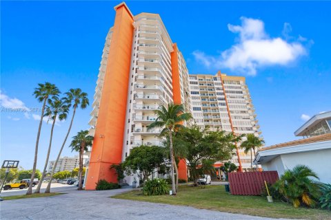 Кондоминиум с 1 спальней в Майами, Флорида № 1999240