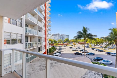 Купить кондоминиум в Майами, Флорида 1 спальня, 74.41м2, № 1999240 - фото 20