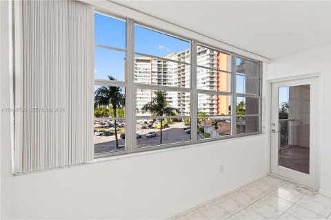 Купить кондоминиум в Майами, Флорида 1 спальня, 74.41м2, № 1999240 - фото 4