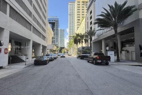 Condo in Miami, Florida, 1 bedroom  № 2044799 - photo 15