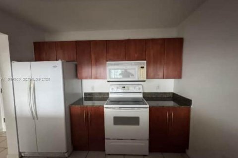 Condo in Miami, Florida, 1 bedroom  № 2044799 - photo 6