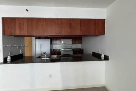 Condo in Miami, Florida, 1 bedroom  № 2044799 - photo 5