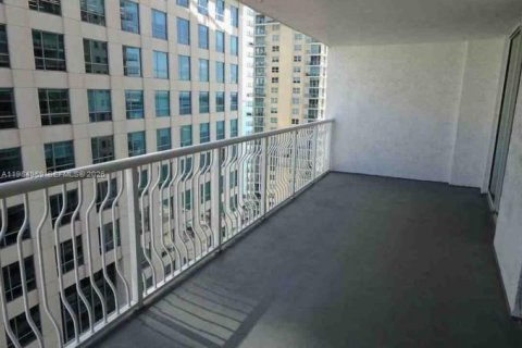 Condo in Miami, Florida, 1 bedroom  № 2044799 - photo 13