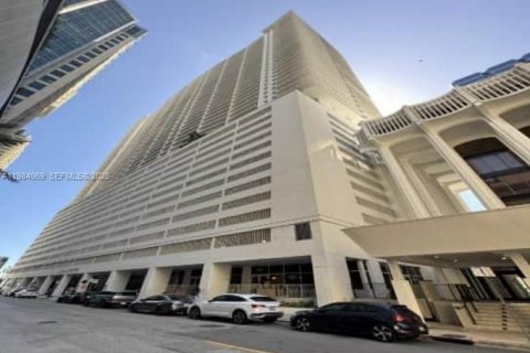 Condo in Miami, Florida, 1 bedroom  № 2044799 - photo 14