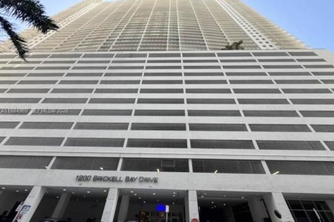 Condo in Miami, Florida, 1 bedroom  № 2044799 - photo 16