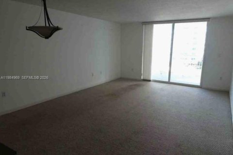 Condo in Miami, Florida, 1 bedroom  № 2044799 - photo 2