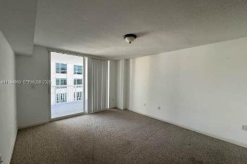 Condo in Miami, Florida, 1 bedroom  № 2044799 - photo 10