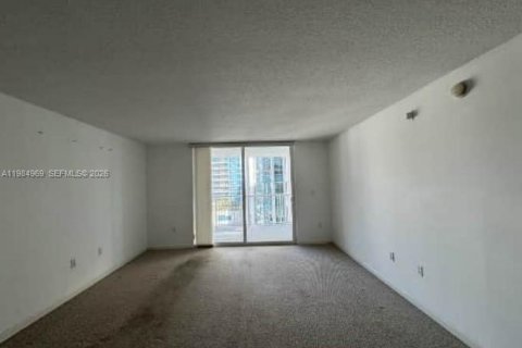 Condo in Miami, Florida, 1 bedroom  № 2044799 - photo 11