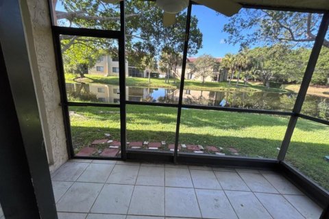 Condo à Weston, Floride, 2 chambres  № 2147220