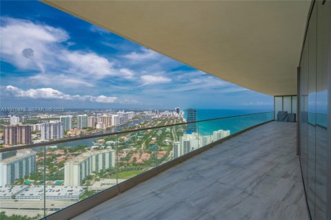 Condo in Sunny Isles Beach, Florida, 2 bedrooms № 2090539 - photo 13