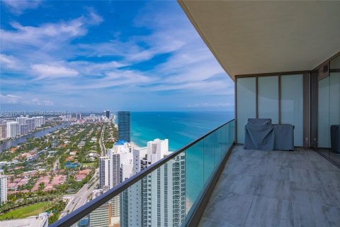 Condo in Sunny Isles Beach, Florida, 2 bedrooms № 2090539 - photo 9