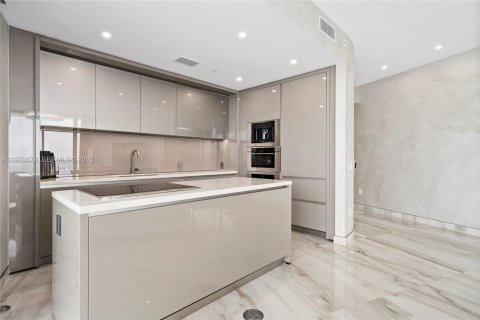 Condo in Sunny Isles Beach, Florida, 2 bedrooms № 2090539 - photo 7