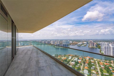 Condo in Sunny Isles Beach, Florida, 2 bedrooms № 2090539 - photo 10