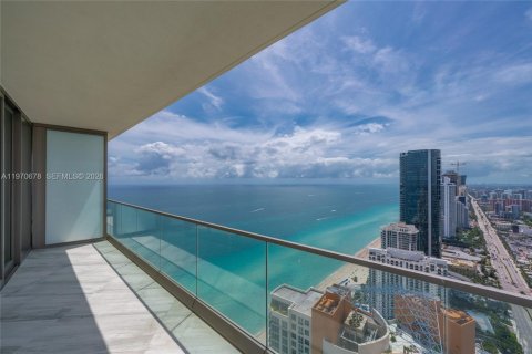 Condo in Sunny Isles Beach, Florida, 2 bedrooms № 2090539 - photo 12