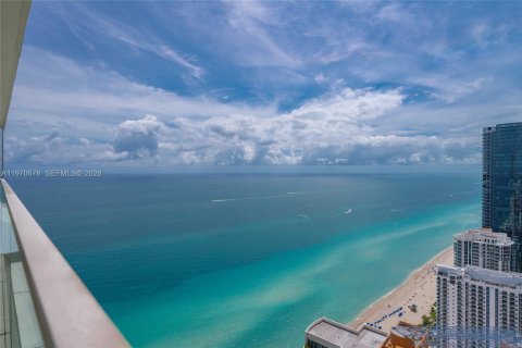 Condo in Sunny Isles Beach, Florida, 2 bedrooms № 2090539 - photo 14