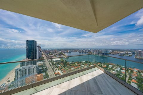 Condo in Sunny Isles Beach, Florida, 2 bedrooms № 2090539 - photo 8