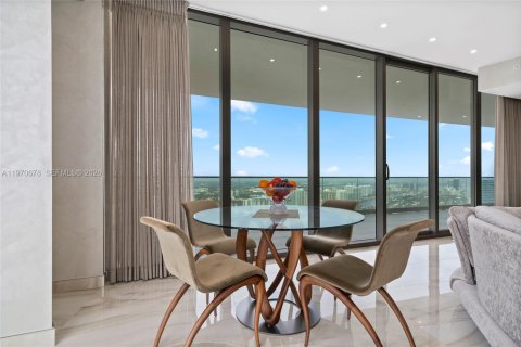 Condo in Sunny Isles Beach, Florida, 2 bedrooms № 2090539 - photo 4