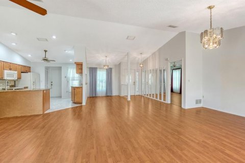 House in Sarasota, Florida 3 bedrooms, 137.96 sq.m. № 1877397 - photo 11