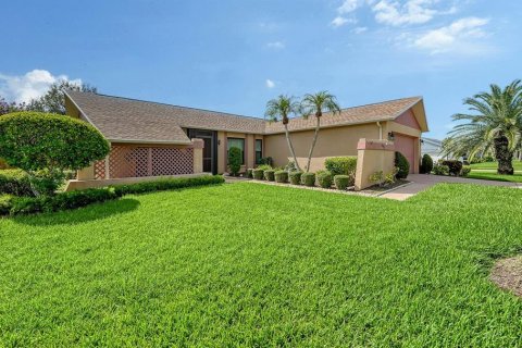 House in Sarasota, Florida 3 bedrooms, 137.96 sq.m. № 1877397 - photo 1
