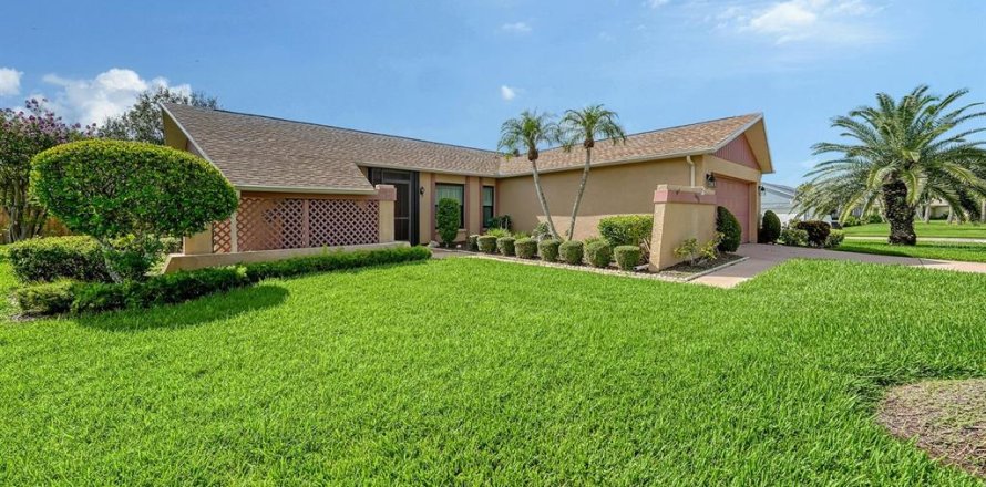 House in Sarasota, Florida 3 bedrooms, 137.96 sq.m. № 1877397