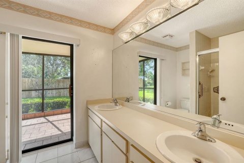 House in Sarasota, Florida 3 bedrooms, 137.96 sq.m. № 1877397 - photo 20