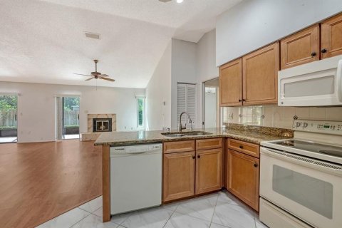 House in Sarasota, Florida 3 bedrooms, 137.96 sq.m. № 1877397 - photo 17