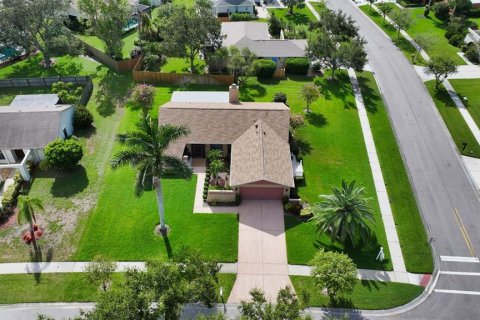 House in Sarasota, Florida 3 bedrooms, 137.96 sq.m. № 1877397 - photo 3