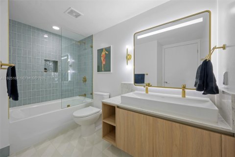Condo in Miami, Florida  № 2052806 - photo 7