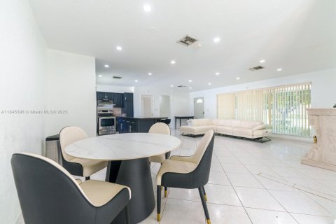 Casa en venta en Hollywood, Florida, 3 dormitorios, 156.26 m2 № 1842537 - foto 8