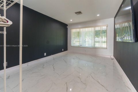 Casa en venta en Hollywood, Florida, 3 dormitorios, 156.26 m2 № 1842537 - foto 19