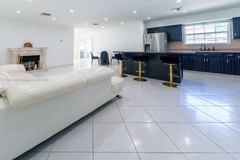 Casa en venta en Hollywood, Florida, 3 dormitorios, 156.26 m2 № 1842537 - foto 5