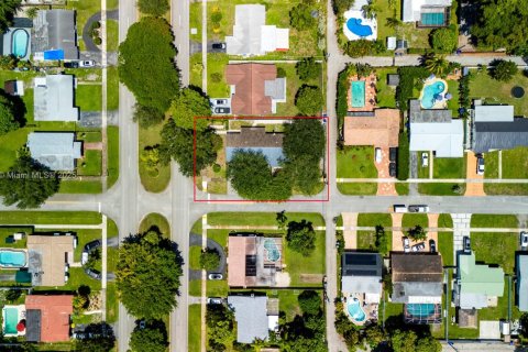 Casa en venta en Hollywood, Florida, 3 dormitorios, 156.26 m2 № 1842537 - foto 2