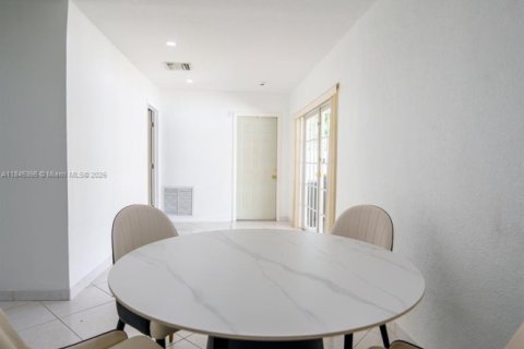 Casa en venta en Hollywood, Florida, 3 dormitorios, 156.26 m2 № 1842537 - foto 9