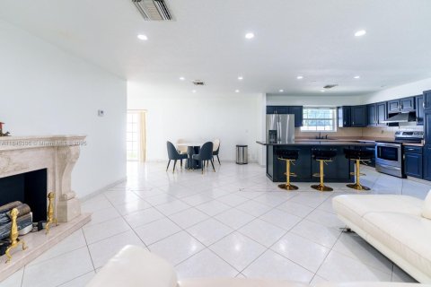 Casa en venta en Hollywood, Florida, 3 dormitorios, 156.26 m2 № 1842537 - foto 4