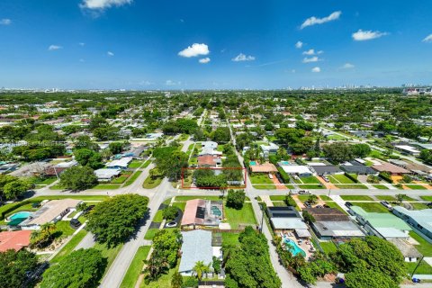 Casa en venta en Hollywood, Florida, 3 dormitorios, 156.26 m2 № 1842537 - foto 3