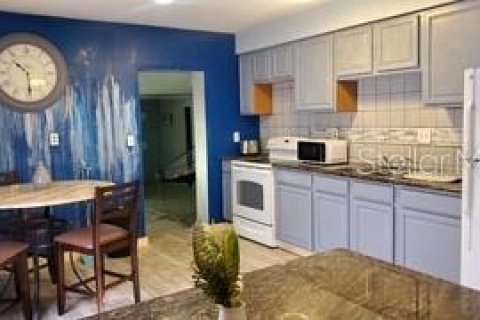 House in Saint Petersburg, Florida 3 bedrooms, 181.16 sq.m. № 2222813 - photo 10