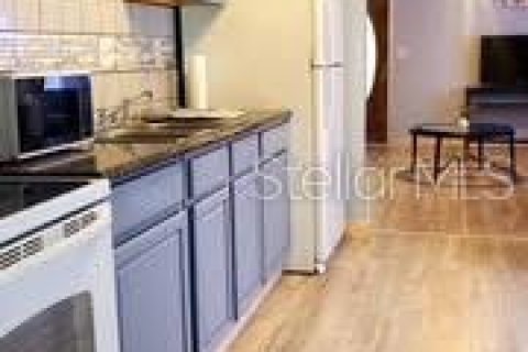 House in Saint Petersburg, Florida 3 bedrooms, 181.16 sq.m. № 2222813 - photo 8