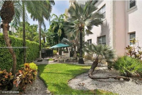 Condominio en venta en Miami Beach, Florida, 2 dormitorios, 65.03 m2 № 2013555 - foto 13