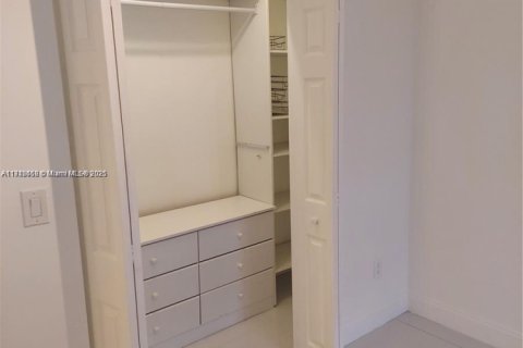 Condominio en venta en Miami Beach, Florida, 2 dormitorios, 65.03 m2 № 2013555 - foto 10