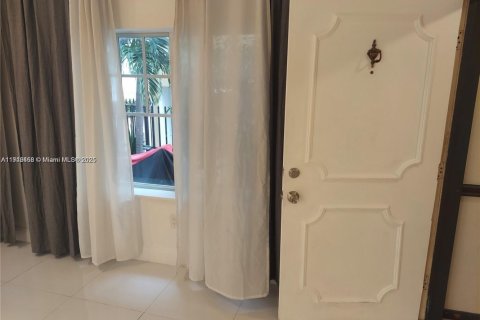 Condominio en venta en Miami Beach, Florida, 2 dormitorios, 65.03 m2 № 2013555 - foto 4