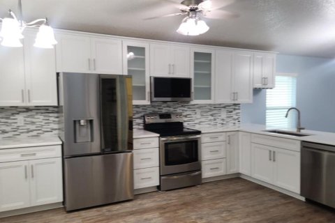 Villa ou maison à louer à Port Richey, Floride: 3 chambres, 118.73 m2 № 2410644 - photo 7