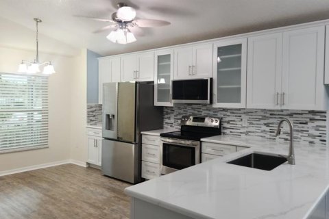 Villa ou maison à louer à Port Richey, Floride: 3 chambres, 118.73 m2 № 2410644 - photo 8