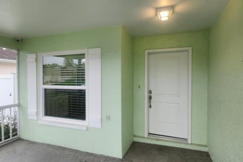 Villa ou maison à louer à Port Richey, Floride: 3 chambres, 118.73 m2 № 2410644 - photo 4