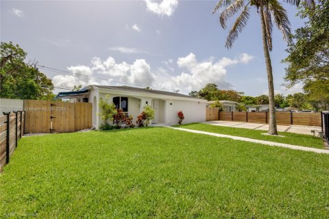 Villa ou maison à vendre à North Miami, Floride: 2 chambres, 110.55 m2 № 1930266 - photo 4