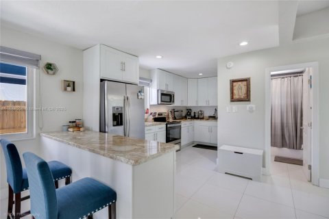 Villa ou maison à vendre à North Miami, Floride: 2 chambres, 110.55 m2 № 1930266 - photo 10