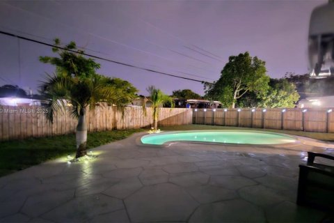 Villa ou maison à vendre à North Miami, Floride: 2 chambres, 110.55 m2 № 1930266 - photo 28