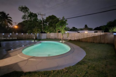 Villa ou maison à vendre à North Miami, Floride: 2 chambres, 110.55 m2 № 1930266 - photo 27