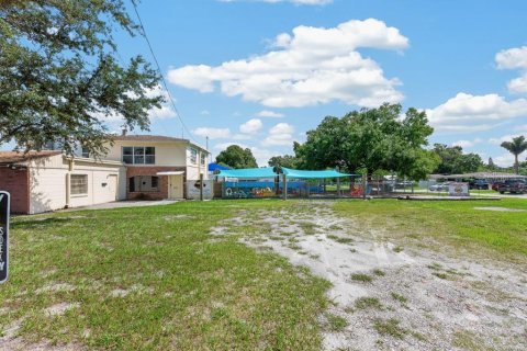 Propiedad comercial en venta en Tampa, Florida, 370.77 m2 № 2418506 - foto 5