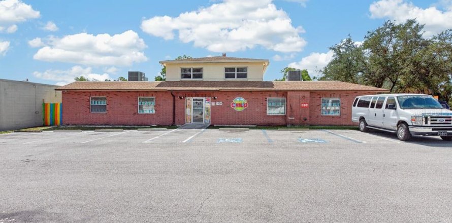 Propiedad comercial en Tampa, Florida 370.77 m2 № 2418506